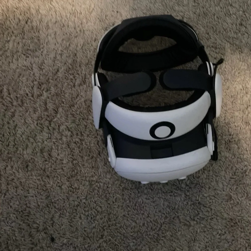 VR Headset with Adjustable Strap - White and Black 512 GB Quest 3 Nothing wrong